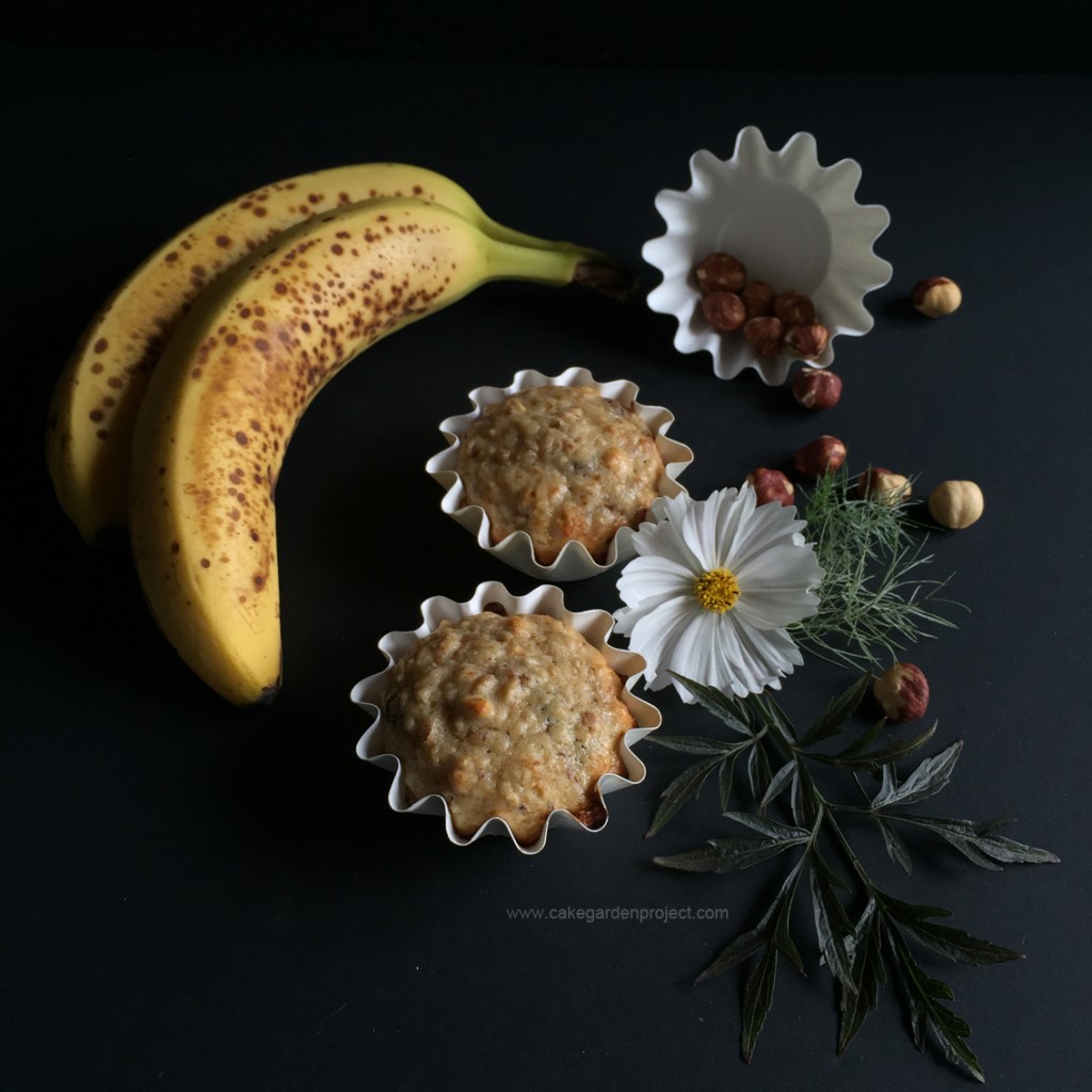 muffin alla banana con nocciole e gocce di cioccolato